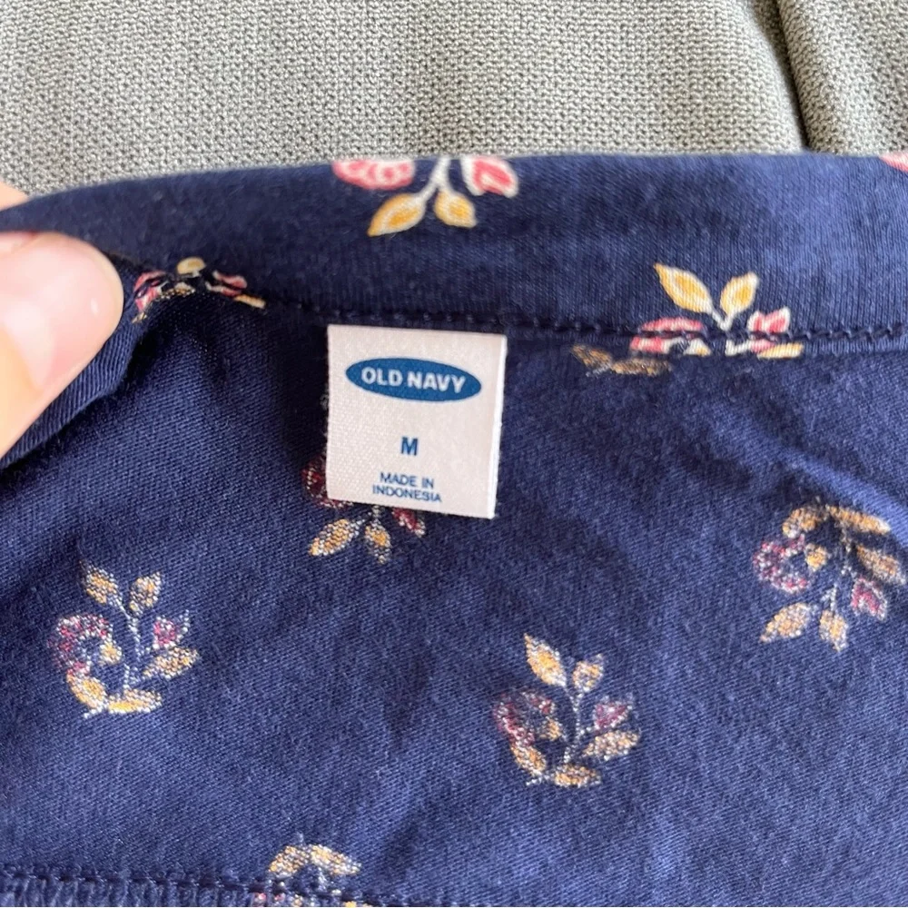 Old Navy top - Picture 4 of 4